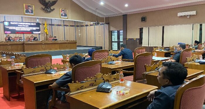 FOTO: DIAN/MATA KALTENG - Suasana rapat paripurna penyampaian pandangan fraksi DPRD Kotim.