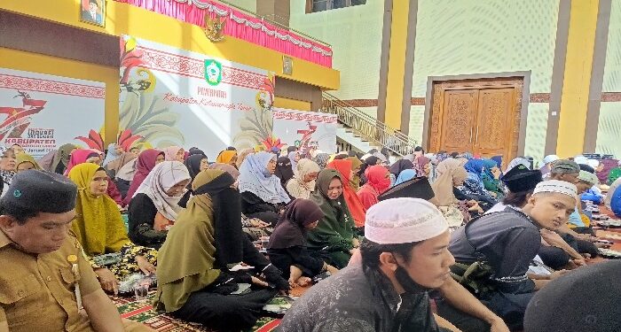FOTO : DEVIANA/MATAKALTENG - Ratusan guru ngaji saat mengikuti kegiatan di rujab, Senin 24 Juni 2024.