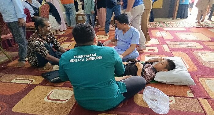 FOTO : DEVIANA/MATAKALTENG - Proses khitanan masal di rujab Bupati Kotim untuk wilayah MBK, Senin 24 Juni 2024.
