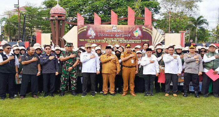 FOTO : DEVIANA/MATAKALTENG - Bupati Kotim Halikinnor dan lainnya saat bersama Pantarlih, Senin 24 Juni 2024.