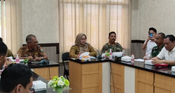 Foto: DIAN/MATA KALTENG - Rapat koordinasi persiapan kunjungan BNN RI ke Kotim di Ruang Rapat Jelawat Kantor Kesbangpol Kotim.