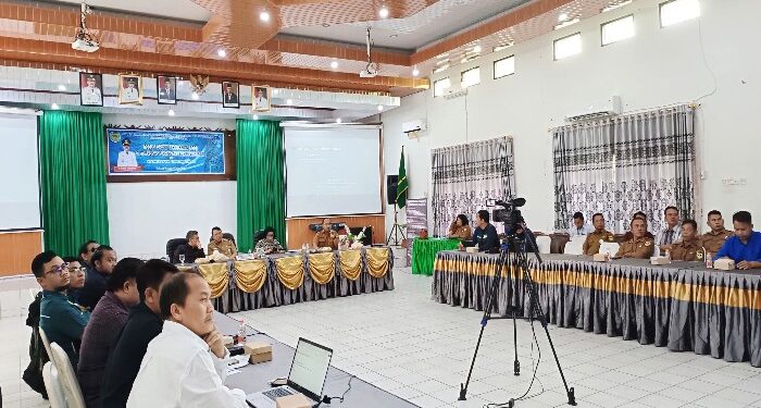 FOTO : DISKOMINFO SANTIK/MATA KALTENG - Suasana FGD terkait optimalisasi jaringan telekomunikasi berbasis internet, yang dihadiri berbagai pihak terkait, di aula kantor bapperida setempat, Selasa, 25 Juni 2024.