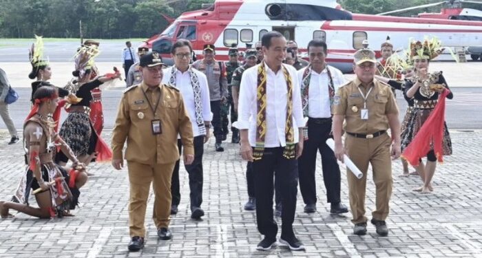 Foto: Biro Pers Sekretariat Presiden/MATA KALTENG - Penyambutan kedatangan Presiden Joko Widodo di Bandara H Asan Sampit, 26 Juni 2024.