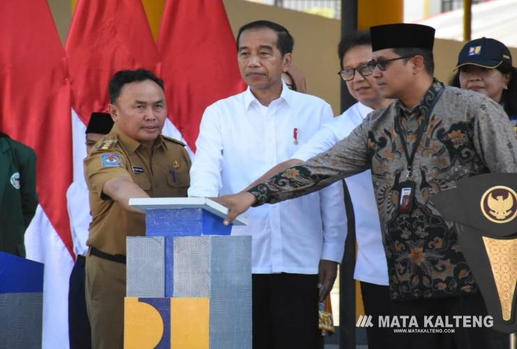 Jokowi Sebut Rehabilitasi Fasilitas Pendidikan di Kalteng, Investasi Masa Depan