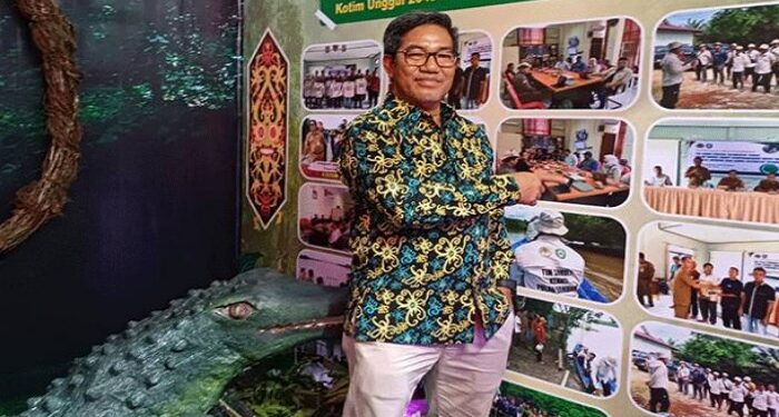 Foto:IST/MATA KALTENG - Plt Badan Perencanaan Pembangunan, Riset dan Inovasi Daerah (Bapperida) Kabupaten Kotawaringin Timur (Kotim) Ramadansyah saat mengenalkan potensi yang ada di Pulau Hanibung dalam kegiatan expo Sampit 2024.