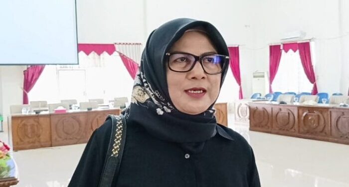 Foto: MATAKALTENG - Wakil Ketua II DPRD Barsel, Hj. Enung Irawati.