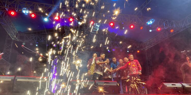 Foto : AKH/MATAKALTENG - Pj Bupati Sukamara, Kaspinor bersama Unsur Forkopimda saat membuka Sukamara Expo 2024.