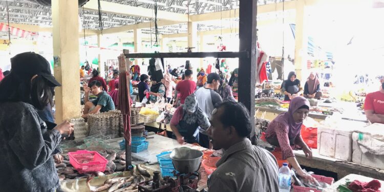 Foto:DIAN/MATA KALTENG - Suasana di Pasar Keramat, Sampit.