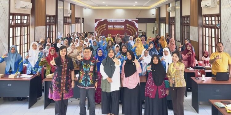 Foto: DISDIK/MATA KALTENG - Kegiatan Workshop Implementasi Kurikulum Merdeka di Aula Disdik Kotim belum lama ini.