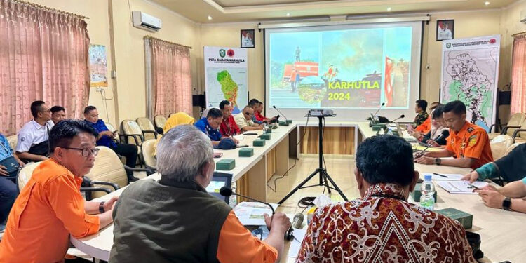 Foto:BPBD/MATA KALTENG - Rakor Karhutla di Pusdalops BPBD Kotim, 4 Juli 2024.