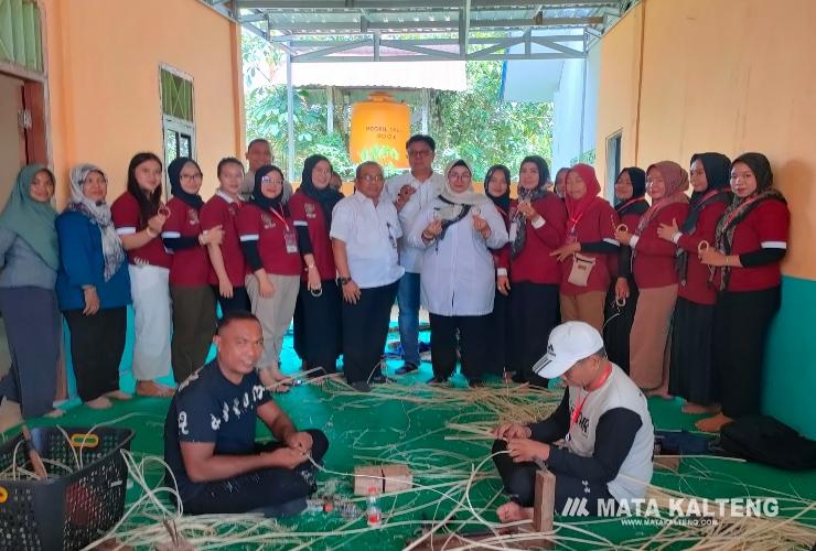 Kerajinan Rotan Terus Dikembangkan di Kotim