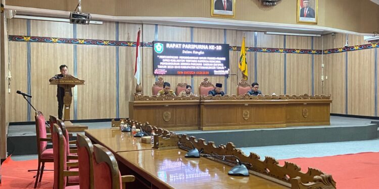 Foto: DIAN/MATA KALTENG - Rapat paripurna penyampaian pandangan umum fraksi DPRD Kotim tentang Ranperda Rencana Pembangunan Jangka Panjang Daerah (RPJPD) tahun 2025-2045 Kabupaten Kotim, 8 Juli 2024.
