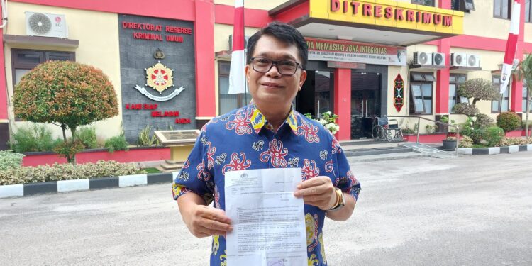 FOTO: RZL/MATAKALTENG - Sriosako usai mendatangi Ditreskrimum Polda Kalteng.