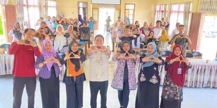 FOTO: IST/MATAKALTENG
- DPM-PTSP menggelar Bimtek di tiga kecamatan, Rabu 8 Mei 2024.