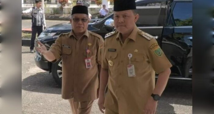Foto: MATAKALTENG - Pj. Bupati Barsel Deddy Winarwan saat akan menggelar pertemuan dengan seluruh kades di aula Bappeda Barsel.