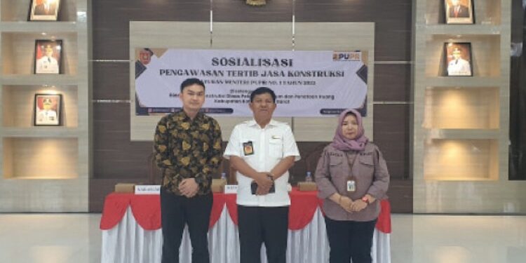 FOTO: IST/MATAKALTENG PUPR menggelar sosialisasi Pengawasan Tertib Jasa Konstruksi di aula Kyai Gede kantor Bupati Kobar, Rabu 8 Mei 2024.