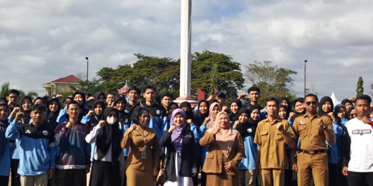 FOTO : DEVIANA/MATA KALTENG - Mahasiswa IAIN saat dilepas untuk KKN di Kotim, Senin 15 Juli 2024.