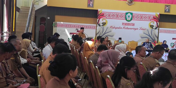 FOTO ; DEVIANA/MATAKALTENG - Pemkab Kotim saat menggelar rapat koordinasi, pemantauan, dan evaluasi program pemberantasan korupsi terintegrasi, Senin 15 Juli 2024.