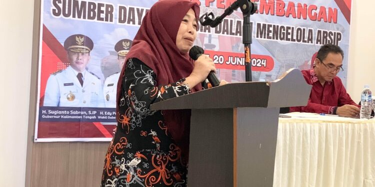 Foto:MATA KALTENG - Kepala Dinas Perpustakaan dan Kearsipan Daerah Kotawaringin Tmur (Kotim) Rusnah.