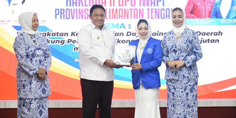 FOTO: IST/MATAKALTENG - Wagub Hadir dan Buka Rakerda IWAPI Kalteng.