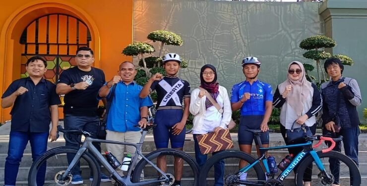 FOTO : IST/MATAKALTENG - Bersama Tim Monev Satgas Pelatprov KONI Kalteng dan atlet sepeda Kalteng, Official dan pelatih di Kaliurang, Yogyakarta, Selasa 16 Juli 2024.