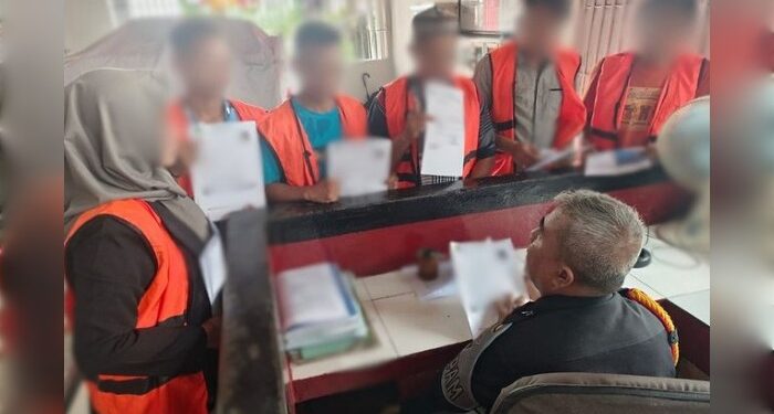 Foto: DIAN/MATA KALTENG - Enam warga binaan Lapas Sampit yang bebas bersyarat.