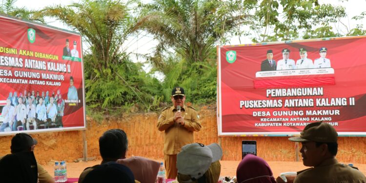 FOTO : IST/MATAKALTENG - Bupati Kotim Halikinnor saat kunjungan kerja di Kecamatan Antang Kalang, belum lama ini.