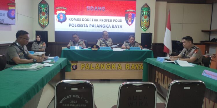 FOTO: MATAKALTENG - Suasana sidang kode etik yang dipimpin oleh Wakapolresta Palangka Raya, AKBP Moch. Isharyadi Fitriawan.