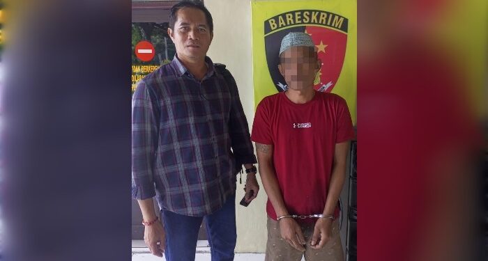 FOTO: MATAKALTENG - Tersangka B (33) pada saat hendak dilimpahkan ke kejaksaan.