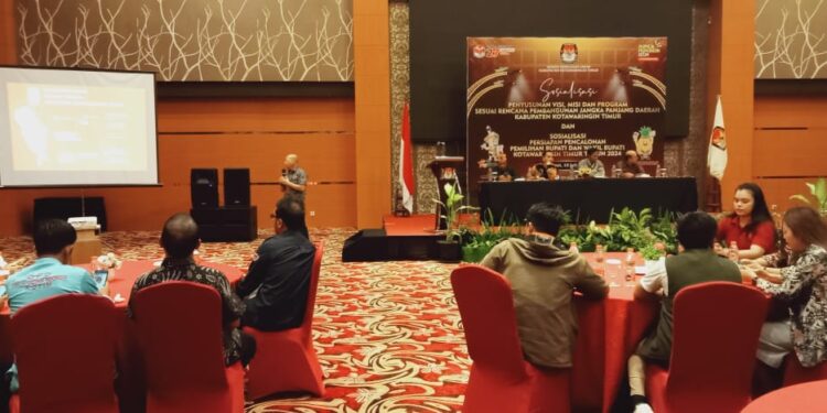 Foto: DIAN/MATA KALTENG - Sosialisasi penyusunan visi misi dan program sesuai rencana pembangunan jangka panjang daerah Kotim dan sosialisasi persiapan pencalonan pemilihan Bupati dan Wakil Bupati Kotim 2024, 18 Juli 2024.