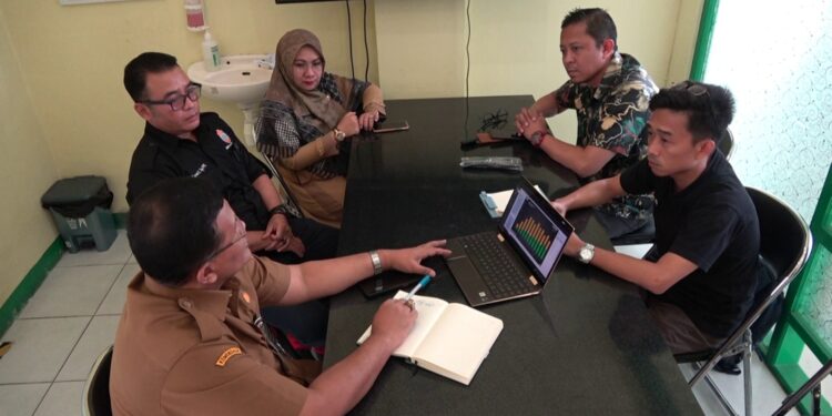 Foto:DIAN/MATA KALTENG - Plt Direktur RSUD dr Murjani Sampit, Kotawaringin Timur (Kotim) Sutriso saat membahas pelayanan di rumah sakit, 18 Juli 2024.