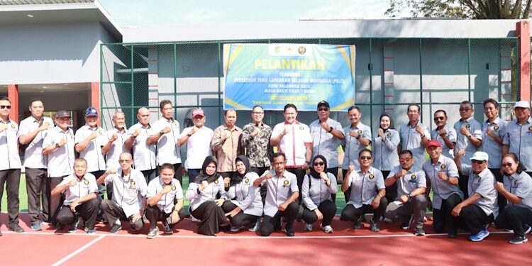 FOTO: OLIVIA/MATAKALTENG - Wagub Foto bersama Pengurus PELTI Kota Palangka Raya Masa Bakti 2023-2028.