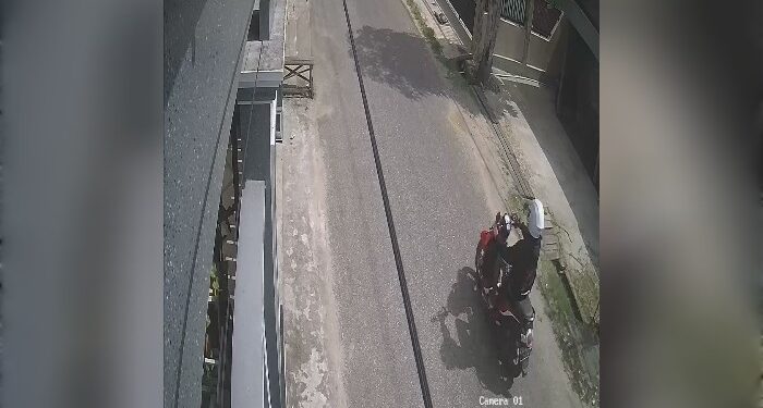 FOTO: IST/MATAKALTENG - Diduga pelaku penjambret yang terekam kamera CCTV.