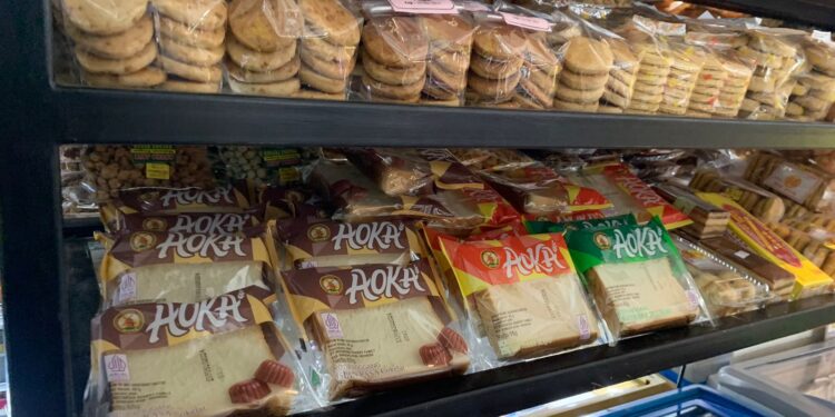 FOTO: MATAKALTENG - Roti AOKA yang ada di kios-kios masyarakat.