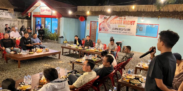 FOTO: IST/MATAKALTENG - Coffee Nights Polres Kotim dan PWI Kotim untuk meningkatkan hubungan emosianal kemitraan.