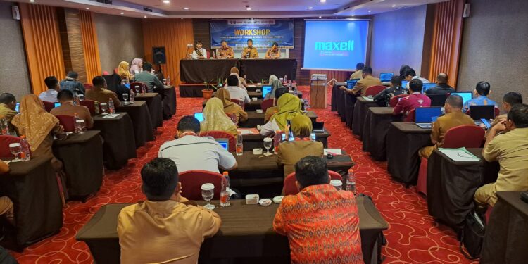 Foto: DIAN/MATA KALTENG - Pelaksanaan workshop Pembelajaran Berbasis Teknologi, Informasi dan Komunikasi (Pembatik) oleh Disdik Kotim, 22 Juli 2024.