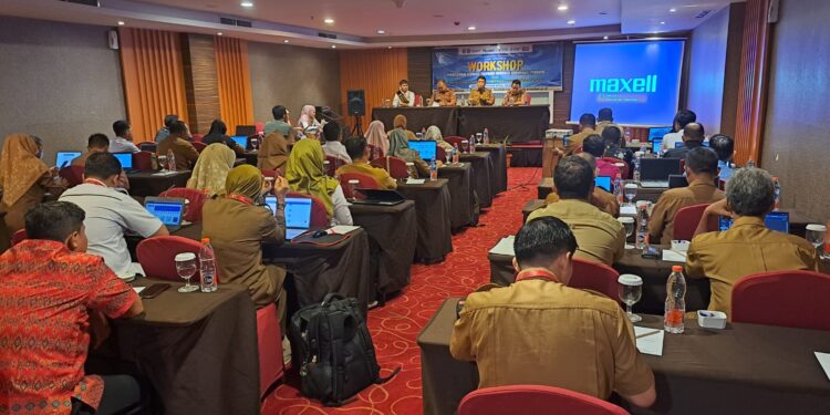 Foto:DIAN/MATA KALTENG - Pelaksanaan workshop Pembelajaran Berbasis Teknologi, Informasi dan Komunikasi (Pembatik) oleh Disdik Kotim, 22 Juli 2024.