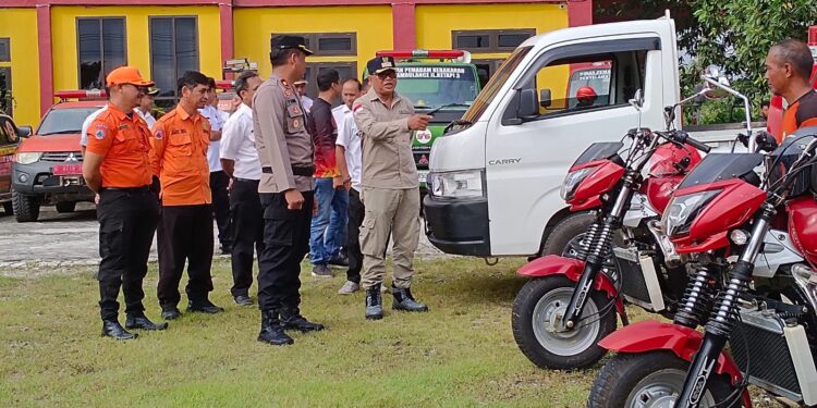 FOTO : DEVIANA/MATAKALTENG - Peninjauan alat dan kendaraan penanggulangan karhutla di Kecamatan MBK, Rabu 24 Juli 2024.