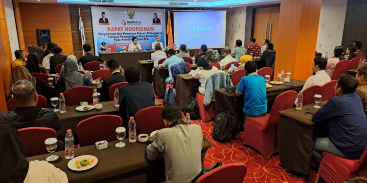Foto:DIAN/MATA KALTENG - Rapat koordinasi pengawasan dan pemetaan potensi pelanggaran pemilu 2024 di Kotim, 25 Juli 2024.