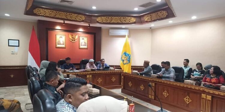 FOTO: PROKOM SERUYAN/MATA KALTENG - Suasana Biro Kesra Setda Kalteng yang melaksanakan kaji tiru ke Biro Pemerintahan dan Kesra Setda Provinsi Bali yang mengikutsertakan Bagian Kesra se-Kalimantan Tengah.