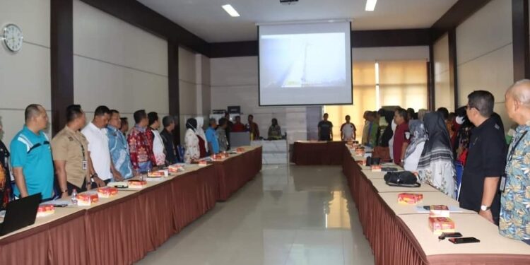 FOTO: PROKOM SERUYAN/MATA KALTENG - Suasana saat kegiatan Forum Perangkat Daerah Rancangan Teknokratik RPJMD Seruyan tahun 2025-2029 yang dibuka oleh Pj Sekda Seruyan, Bahrun Abbas di Aula Bappedalitbang via zoom meeting.
