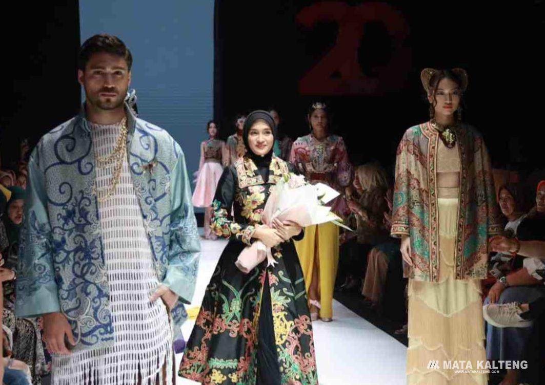 JF3 Fashion Festival Wastra Kalimantan Tengah : Parade Busana Motif Dayak Meriahkan Pagelaran Akbar