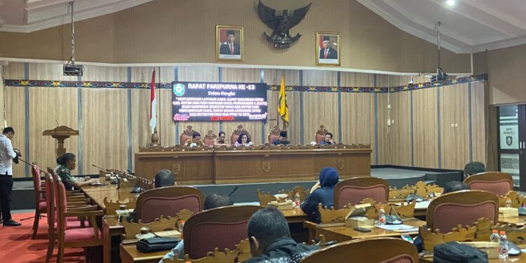 Foto: DIAN/MATA KALTENG - Penyampaian laporan hasil rapat kerja gabungan DPRD Kotim Tentang Ranperda RPJPD Kotim 2025-2045, 29 Juli 2024.