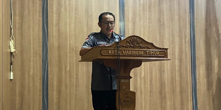 Foto: DIAN/MATA KALTENG - Anggota Bapemperda Kotim Bardiansyah saat menyampaikan hasil pembahasan ranperda inisiatif tentang perlindungan dan pemberdayaan petani, Senin 29 Juli 2024.