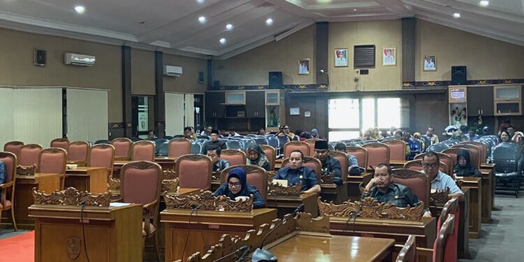 Foto: DIAN/MATA KALTENG - Penyampaian hasil rapat badan anggaran DPRD tentang KUA-PPAS tahun anggaran 2025, 29 Juli 2024.