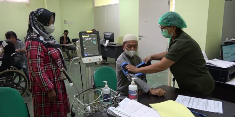 Foto:DOK/MATA KALTENG - Salah seorang pasien saat berobat di Rumah Sakit Umum Daerah dr Murjani Sampit.