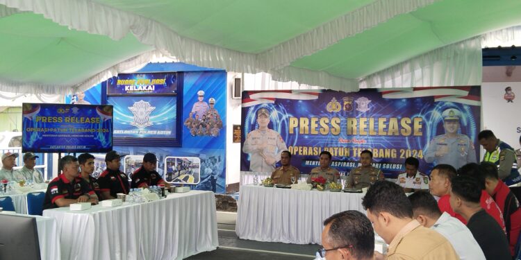 FOTO: AGUS/MATAKALTENG - Press release Ops Patuh Telabang Polres Kotim di Kantor Satlantas Polres Kotim. Senin, 29 Juli 2024.