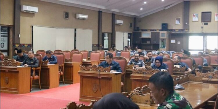 Foto: DIAN/MATA KALTENG - Suasana penyampaian pandangan akhir Fraksi DPRD Kotim terkait RPJPD.