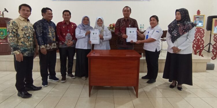 Foto: MATAKALTENG - Pihak Dinas Pendidikan Barsel dan Balai Guru Penggerak Provinsi Kalteng saat berfoto bersama.