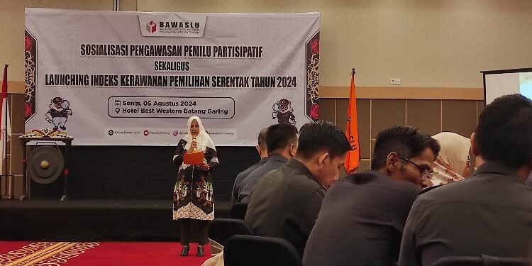 FOTO: IST/MATAKALTENG - Siti Wahidah, anggota Bawaslu Kalteng saat memaparkan Indeks Kerawanan Pemilu.
